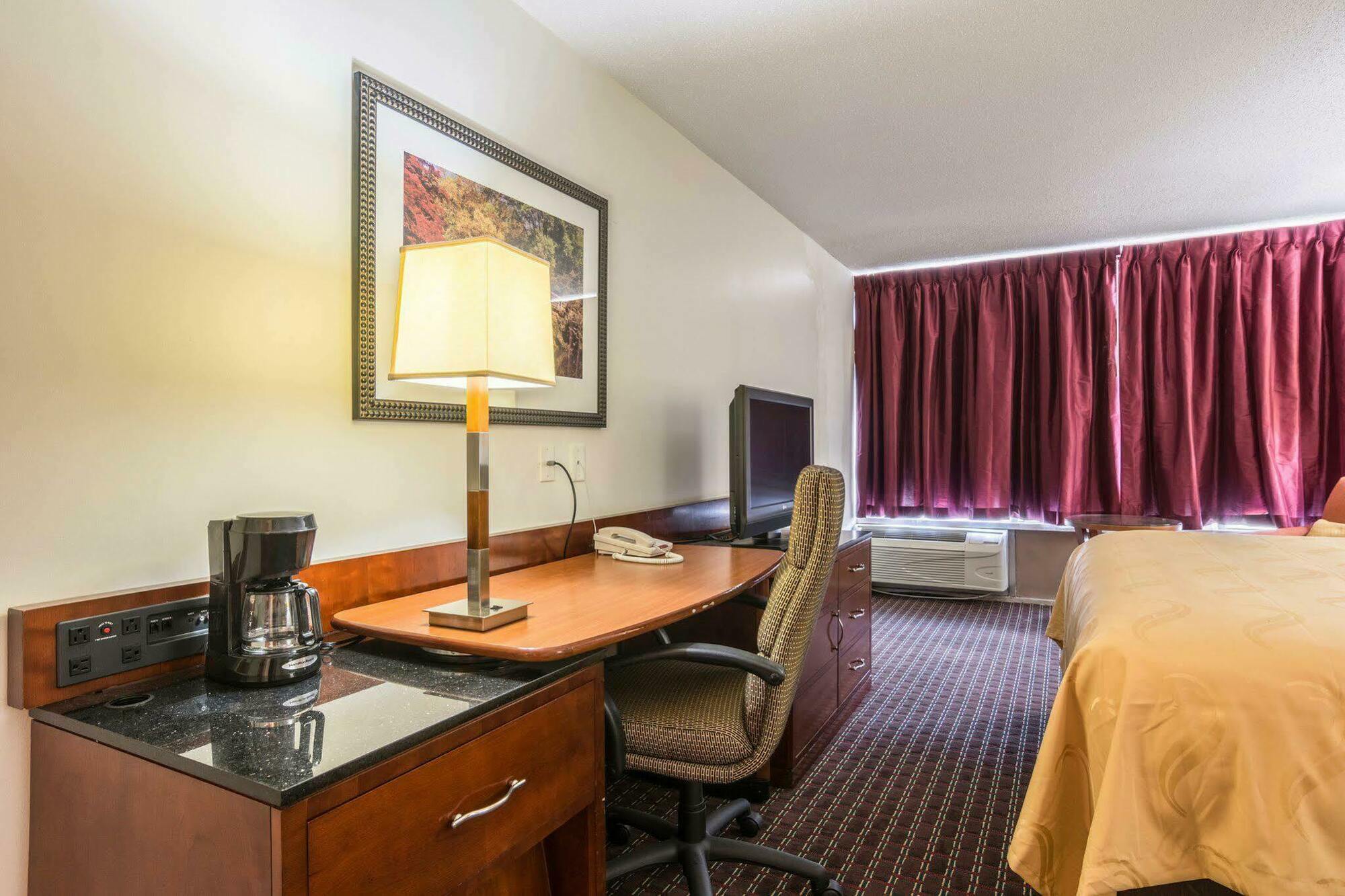 Days Inn By Wyndham Hartsfield Jackson Atlanta Airport West College Park Eksteriør billede